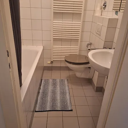 Privatroom Small 5 Min From Railstation *